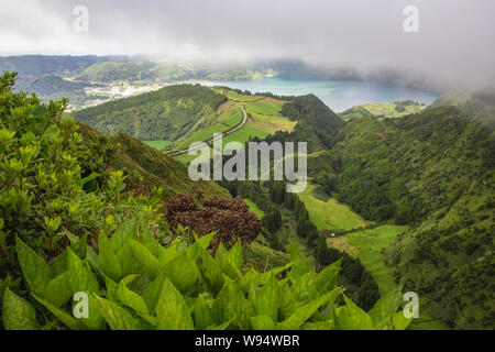 Berühmten Blick auf malerische Sete Cidadas an einem bewölkten Tag, Sao Miguel, Azoren, Portugal Stockfoto