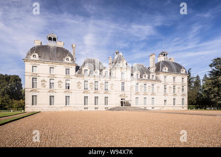 Chateau de Cheverny im Tal der Loire, Frankreich. Teil des Chateaux de la Loire, Chateau de Cheverny stammt aus dem frühen 17. Jahrhundert. Das Design o Stockfoto