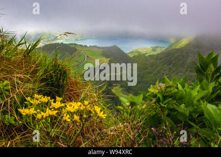 Berühmten Blick auf malerische Sete Cidadas an einem bewölkten Tag, Sao Miguel, Azoren, Portugal Stockfoto