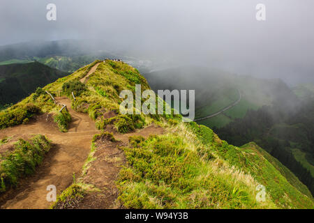 Berühmten Blick auf malerische Sete Cidadas an einem bewölkten Tag, Sao Miguel, Azoren, Portugal Stockfoto