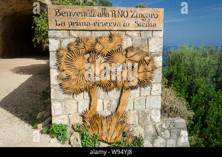 Am südlichen Eingang zum Naturpark Zingaro (Riserva dello Zingaro), in Sizilien, Italien Willkommen Anmelden Stockfoto