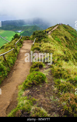 Berühmten Blick auf malerische Sete Cidadas an einem bewölkten Tag, Sao Miguel, Azoren, Portugal Stockfoto