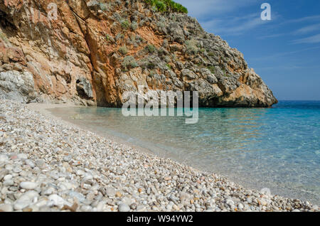 Klar Schildkröte Wasser am Strand Cala Della Capreria im Naturpark Zingaro, Sizilien, Provinz Trapani mit keine Personen Stockfoto