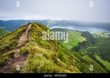 Berühmten Blick auf malerische Sete Cidadas an einem bewölkten Tag, Sao Miguel, Azoren, Portugal Stockfoto