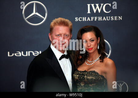 Der ehemalige Tennisstar Boris Becker und seiner Ehefrau Sharlely Becker kommen auf den roten Teppich für den Laureus World Sports Awards 2012 in London, Großbritannien, 6 Februa Stockfoto