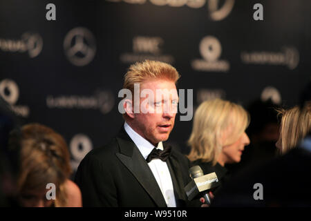 Der ehemalige Tennisstar Boris Becker ist interviewt bei der Ankunft auf dem roten Teppich für die Laureus World Sports Awards 2012 in London, Großbritannien, 6. Februar 2012 Stockfoto