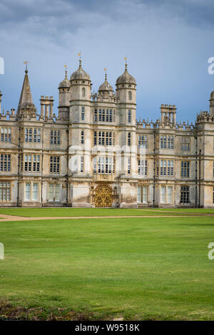 Burghley House Historic sechzehnten Jahrhundert Elizabethan English Country House/Herrenhaus mit Capability Brown angelegten Gärten Stockfoto