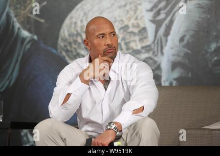 Us-amerikanischer Schauspieler und Wrestler Professional Dwayne Johnson wird dargestellt, während einer Pressekonferenz zu seinem neuen Film, Reise 2: Die geheimnisvolle Insel, in Stockfoto