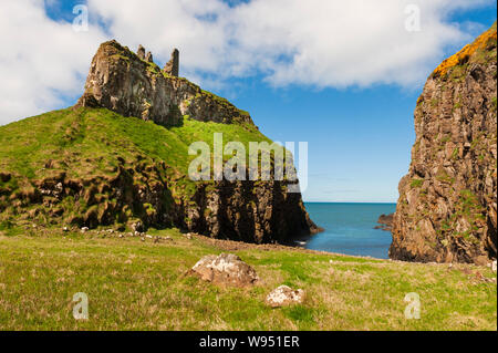 Dunseverick Castle in der Nähe von Bushmills auf der Causeway Küste von North Antrim in Nordirland Stockfoto