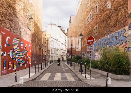 Paris Street Art - eine Straße im 10. Arrondissement von Paris, Frankreich, Europa. Stockfoto