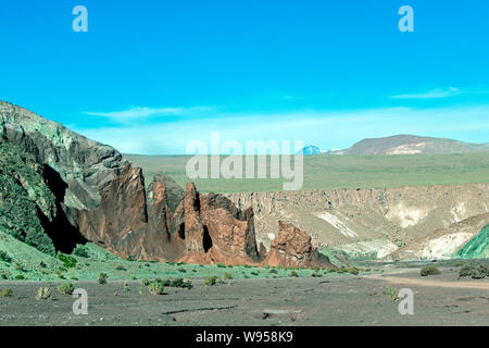 Valle del Arcoiris, Rainbow Valley mit seiner Vielfalt von Farben in den Hügeln, San Pedro de Atacama, Chile Stockfoto