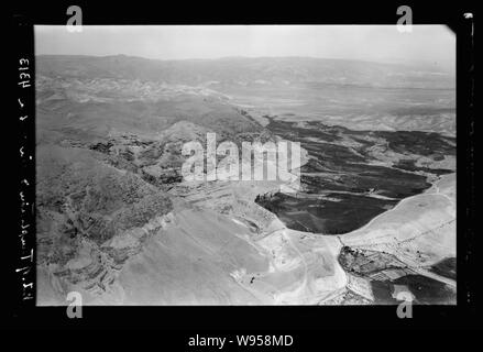 Luft Ansichten von Palästina. Air Route nach dem alten Jerusalem - Jericho Straße. Berg der Versuchung und die Gärten von Ain Herzog. Die westliche Flanke von Jericho plain Stockfoto