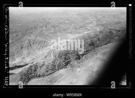 Luft Ansichten von Palästina. Air Route nach dem alten Jerusalem - Jericho Straße. Straße nach Jericho. Der steile Aufstieg aus der Ebene. Gesehen auf der krith Schlucht Stockfoto