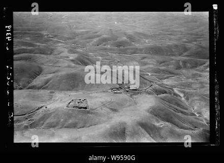 Luft Ansichten von Palästina. Air Route nach dem alten Jerusalem - Jericho Straße. Der gute Samariter Inn. Suchen S.W., alte Straße, Schloss im Vordergrund Stockfoto