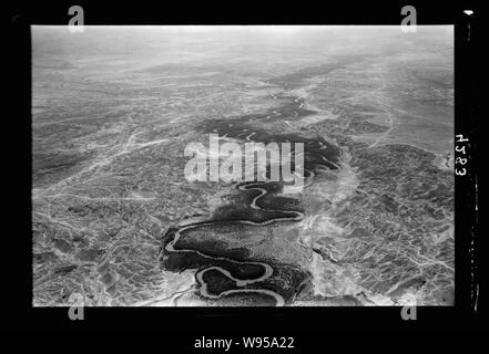 Luft Ansichten von Palästina. Flying South über den Jordan Rift. Jordan. Eine allgemeine Ansicht Blick nach Norden über die Allenby Brücke Stockfoto