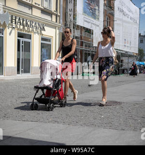 Belgrad, Serbien, 26. Juli 2019: städtische Szene mit Personen zu Fuß den Gospodska Street in Belgrade Stockfoto