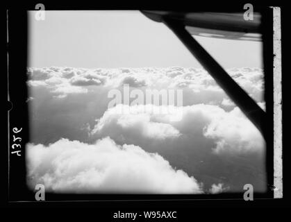 Luft Ansichten von Palästina. Jerusalem aus der Luft (die alte Stadt). Wolken über Jerusalem. Stockfoto