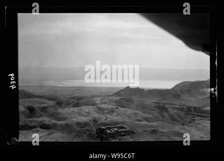 Luft Ansichten von Palästina. Wady Nar, Mar Saba, Neby Mousa. Neby Mousa Schrein. In der Wüste von Judäa, Vati das Meer in der Entfernung Stockfoto