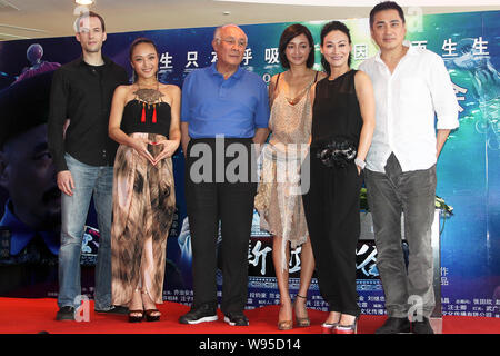 Von links, Chinesisch sprechenden Schauspieler aus Österreich Geory Antoni, Chinesisch playwriter Fu Shaojie, chinesische Schauspielerin Xu Huanshan, Hong Kong Schauspielerin Theresa Lee, Stockfoto