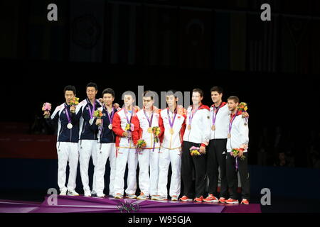 (Von links nach rechts) Silber Medaillengewinner von Südkorea, goldmedaillengewinner von China und Bronze- medaillengewinner Deutschlands Pose auf dem Podium in der Preisverleihung Stockfoto