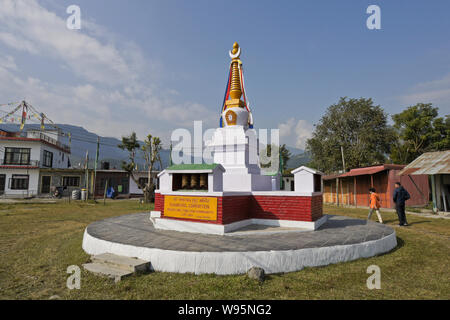 Namgyal Chhorten markiert den Eingang zur Tashi-Ling tibetischen Gemeinschaft Dorf in der Nähe von Pokhara, Nepal Stockfoto