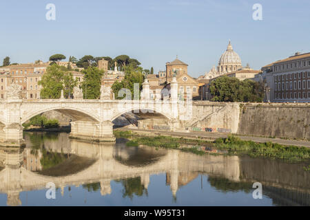 Ponte Vittorio Emanuele II in Rom, Italien. Stockfoto