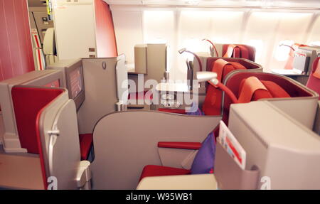 Ansicht der ersten Klasse des weltweit ersten Airbus alle Business Class A330-200 von Hong Kong Airline in Peking, China, 15. Februar 2012. Die Welten Stockfoto