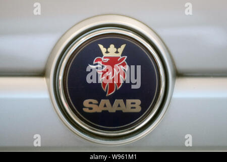 ---- Blick auf das Logo von SAAB an einem 4S Store in Shanghai, China, 20. Dezember 2011. Am 13. Juni, Saab Automobile ABs-Verwalter eine Vereinbarung unterzeichnet Stockfoto