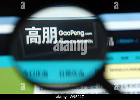 ---- Einen chinesischen Netizen durchsucht die Website der online Group Buying website Gaopeng.com, ein Joint Venture Unternehmen der Groupon, in Shanghai, China, 8 Novemb Stockfoto
