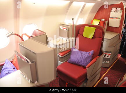 Ansicht der ersten Klasse des weltweit ersten Airbus alle Business Class A330-200 von Hong Kong Airline in Peking, China, 15. Februar 2012. Die Welten Stockfoto