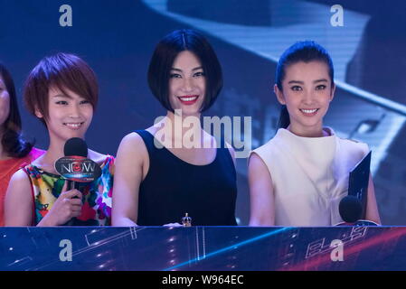 (Von links) chinesischen TV hostess Xie Nan, Sängerin und Schauspielerin Shang Wenjie Li Bingbing Pose an der Produkteinführung Zeremonie für die neue Unterhaltung Live-TV-prog Stockfoto