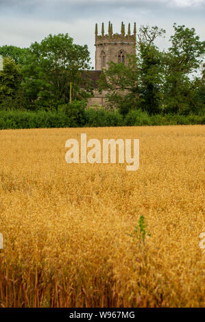 Battlefield Kirche, wo Re-enactors die Schlacht von Shrewsbury 1403 auf dem Original Battlefield Stadium im Juli 2019 Stockfoto