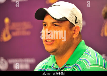 Der ehemalige Brasilianische Fußball-Superstar Ronaldo besucht eine Pressekonferenz für die Mission Hills World Celebrity Pro-Am-Turnier 2012 in der Stadt Haikou, Stockfoto