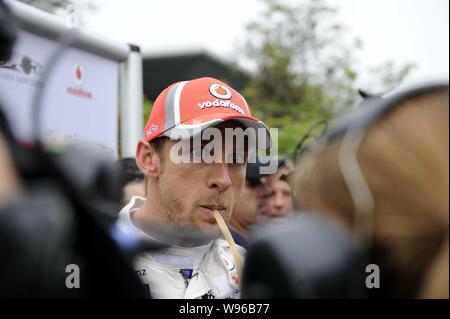 Britische F1 Fahrer Jenson Button der McLaren Team dargestellt, während einer Pressekonferenz in Shanghai, China, 13. April 2012. Stockfoto