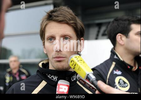 Schweizer F1 Fahrer Romain Grosjean der Lotus Team während einer Pressekonferenz in Shanghai, China, 13. April 2012 befragt. Stockfoto