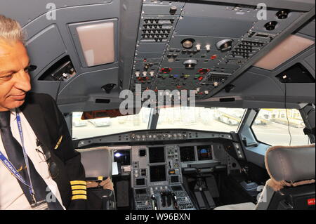 Blick auf die Kabine des weltweit ersten Airbus alle Business Class A330-200 von Hong Kong Airline in Peking, China, 15. Februar 2012. Die Welt Stockfoto