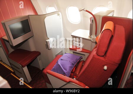 Blick auf die Klasse des weltweit ersten Airbus alle Business Class A330-200 von Hong Kong Airline in Peking, China, 15. Februar 2012. Die Welterste Stockfoto
