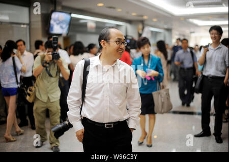 ------ Pan Shiyi, Mitbegründer, Chairman und Co-CEO von SOHO China, kommt für eine Auktion in Peking, China, 6. Juli 2011. Trotz der Kontroversen s Stockfoto