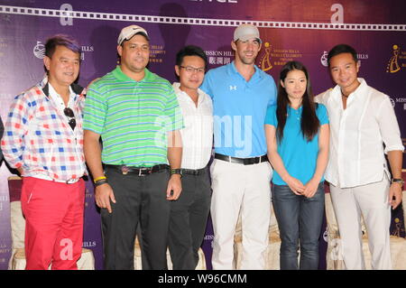 Der ehemalige Brasilianische Fußball-Superstar Ronaldo, zweite links, US olympischen Swimmingpool Meister Michael Phelps, Dritte rechts, Hong Kong Schauspieler Natalis Chan, Links, Stockfoto