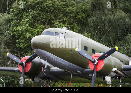 YORK, Großbritannien - 6 August 2019: WW 2 Douglas Dakota IV C-47 B der Anzeige bei Yorkshire Air Museum Stockfoto