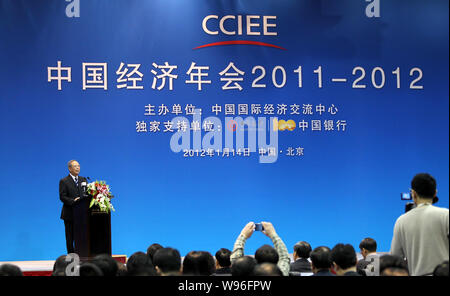 Der ehemalige stellvertretende chinesische Ministerpraesident Zeng Peiyan, jetzt Vorsitzender des China Zentrum für Internationale Wirtschaftsbeziehungen, liefert eine Rede bei der jährlichen Beratungen Stockfoto