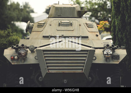 YORK, Großbritannien - 6 August 2019: Ein weißer Daimler Ferret auf Anzeige an Yorkshire Air Museum im Norden des UK Stockfoto