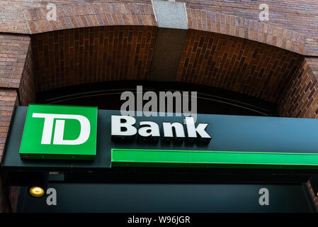 New York City, USA - 2. August 2018: die Fassade der Niederlassung der TD Bank (Toronto-Dominion Bank) in Manhattan, New York City, USA Stockfoto