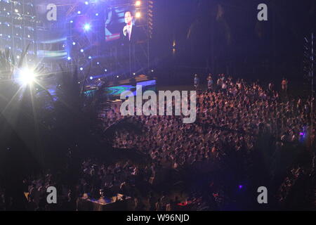 ------ Zuschauer sind bei der Hochzeit Konzert in Sanya gesehen, South China Hainan Provinz, 18. März 2012. 18. März, Provinz Shanxi Liulin countys Stockfoto