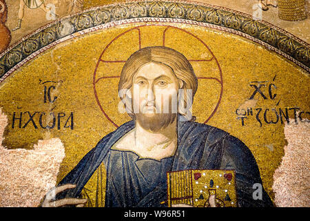 Christus Pantokrator. Mosaik im Cora Kirche, Istanbul, 11.Oktober 2013, Jesus Christus (IC) (XC) als Pantokrator, weltherrscher. Text: im Land der Lebenden; und Stockfoto