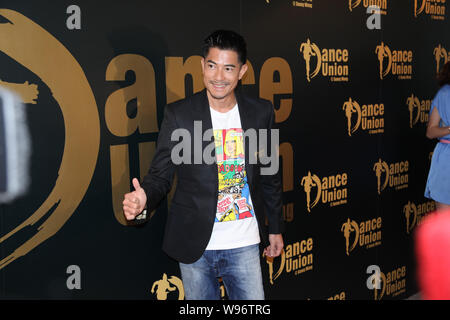 Hong Kong Schauspieler und Sänger Aaron Kwok stellt bei der Eröffnung des Tanzes Union in Hongkong, 5. Juni 2012. Stockfoto