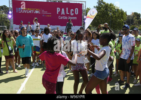 Lissabon, Portugal. 12 Aug, 2019. Menschen nehmen an Aktivitäten während der Internationalen Tag der Jugend am Jamor National Sports Centre in Lissabon, Portugal, am 12.08.2019. Die Vereinten Nationen haben das Thema "Veränderungen im Bildungswesen" für die Gedenkfeiern zum Internationalen Tag der Jugend 2019 eingestellt. Credit: Pedro Fiuza/Xinhua Stockfoto