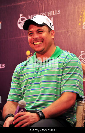 Der ehemalige Brasilianische Fußball-Superstar Ronaldo besucht eine Pressekonferenz für die Mission Hills World Celebrity Pro-Am-Turnier 2012 in der Stadt Haikou, Stockfoto