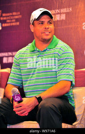 Der ehemalige Brasilianische Fußball-Superstar Ronaldo besucht eine Pressekonferenz für die Mission Hills World Celebrity Pro-Am-Turnier 2012 in der Stadt Haikou, Stockfoto