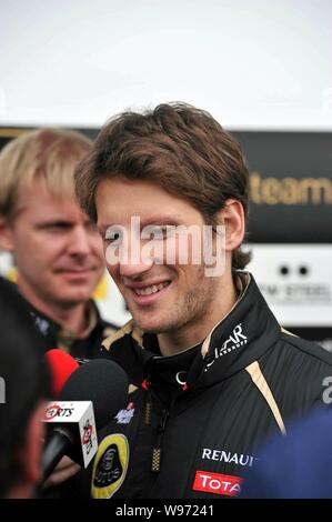 Französisch F1 Fahrer Romain Grosjean Der Lotus-Renault Team während einer Pressekonferenz in Shanghai, China, 12. April 2012 befragt. Die Formel Stockfoto